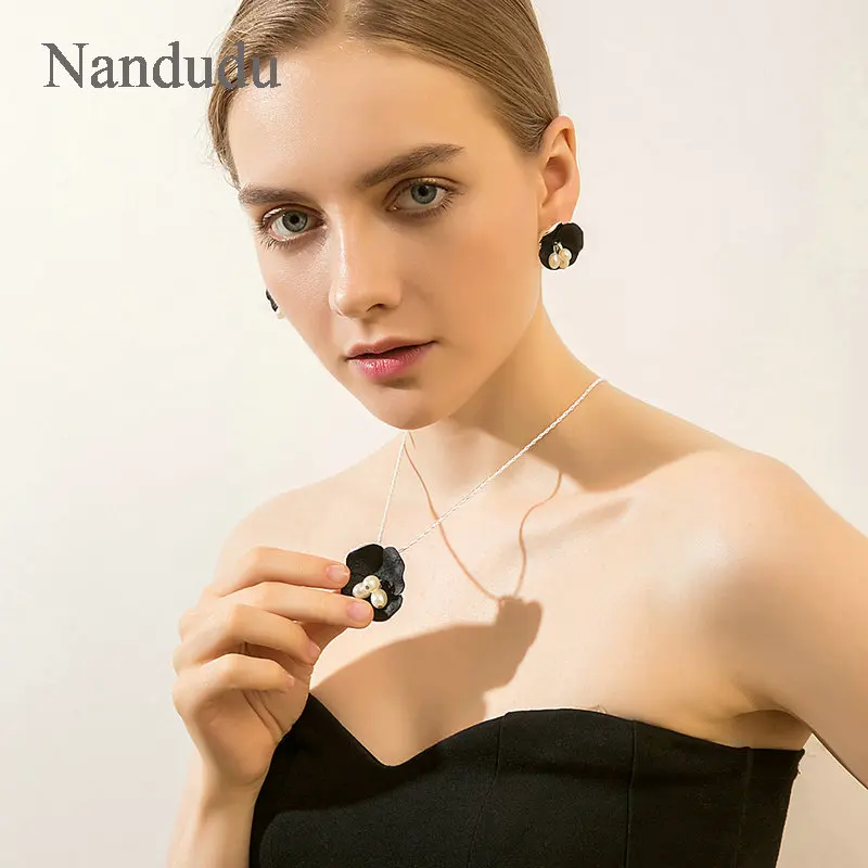 Nandudu модные чёрные цветы кулон ожерелье серьги Ювелирные наборы для женщин белый