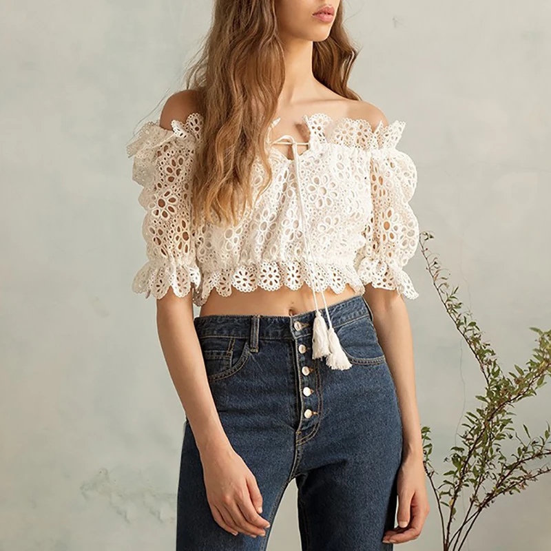 TWOTWINSTYLE однотонная Повседневная Женская блузка с вырезом лодочкой и пышными рукавами с кисточками, женские топы с вырезами, Весенняя мода