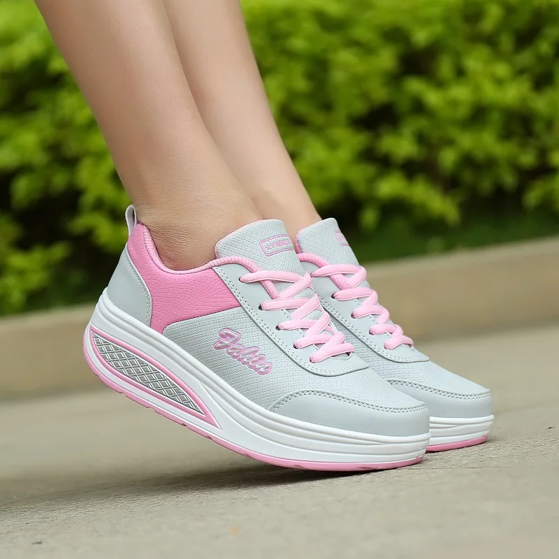 Зимние женские кроссовки черного и синего цвета на платформе спортивные для бега