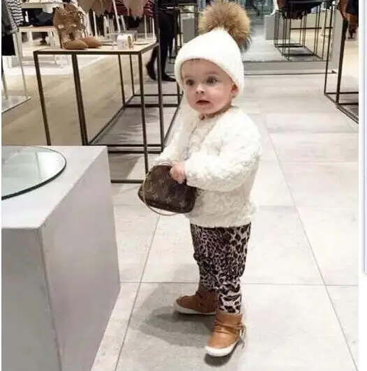 Енота меховая шапка зимняя шапка для детей в возрасте 2-7 лет, вязаная шапка зимние детские шапки для детей на осень-зиму на меху шапки с помпоном для девочек и мальчиков