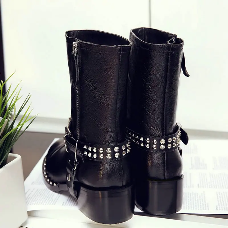 Модные женские ботильоны в стиле панк из натуральной кожи со стразами и пряжкой