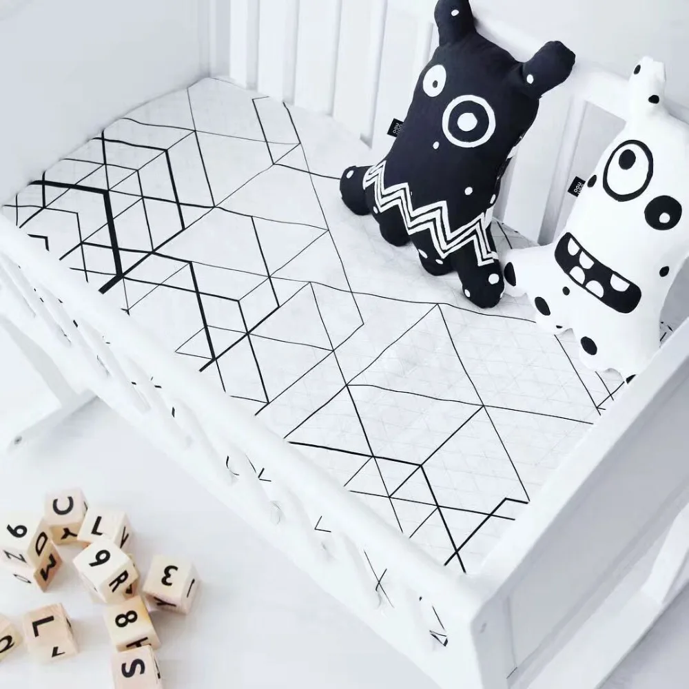 Черный и белый большие ins горячий стиль глаз делает странные вещи игрушечная подушка для наклоняться на