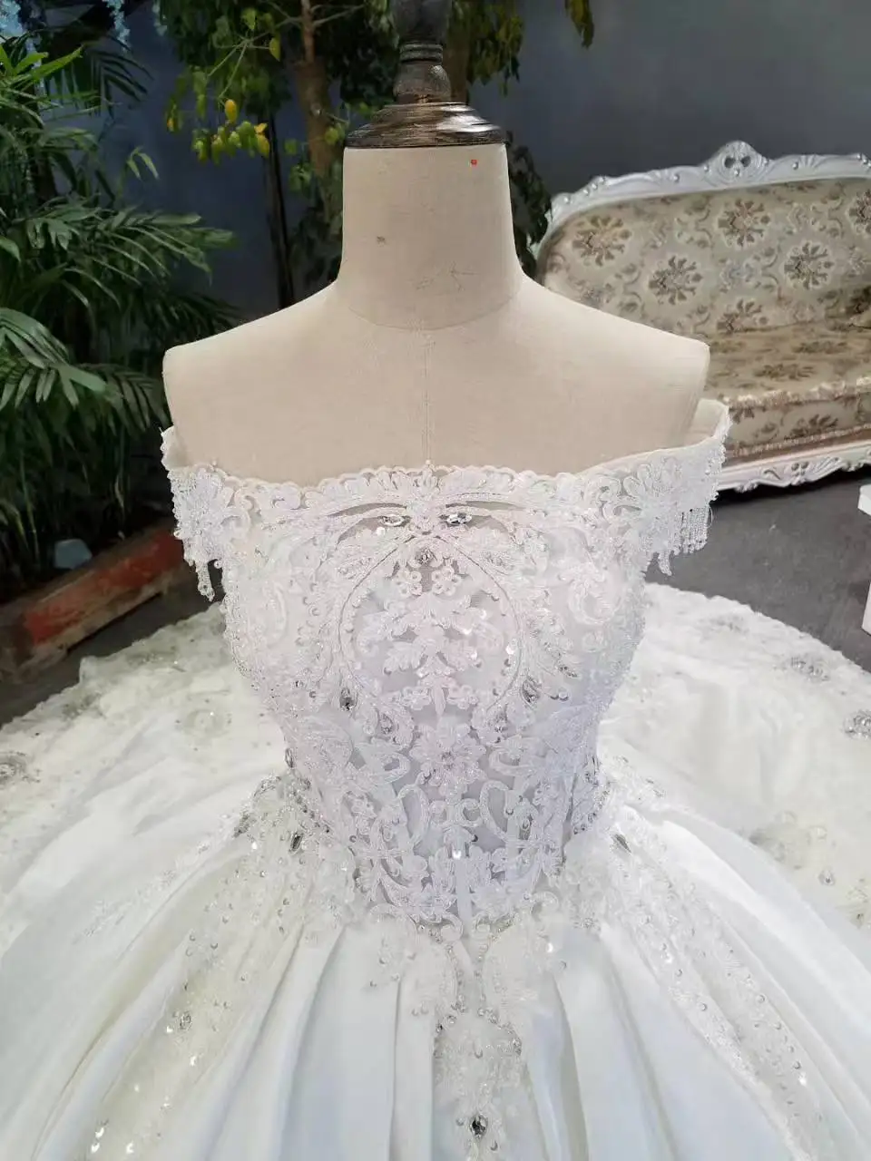 Великолепное свадебное платье цвета слоновой кости ажурное Атласное Бальное с