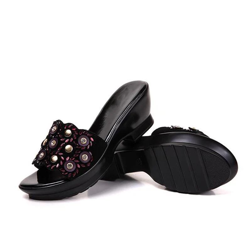 

BEYARNE summer new ladies slippers fashion beach mother flat slippers non-slip comfortable middle-aged diamond slippers