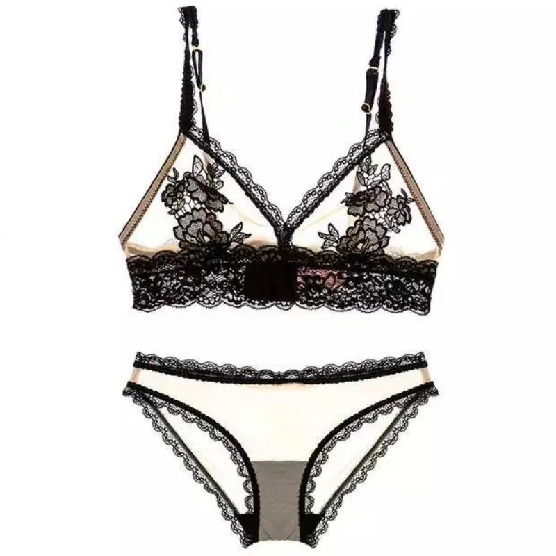 Комплект женского кружевного нижнего белья бюстгальтер без косточек и трусики с