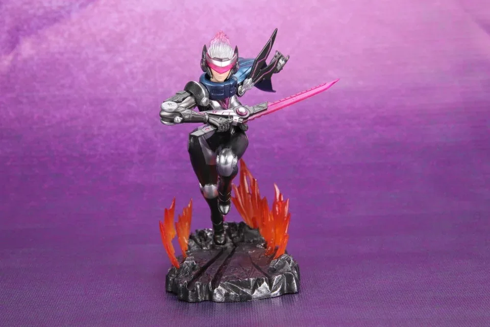 Фигурка Fiora 15 см ПВХ супер дуэлянт металлическая шестерня Лорана прыжки меч