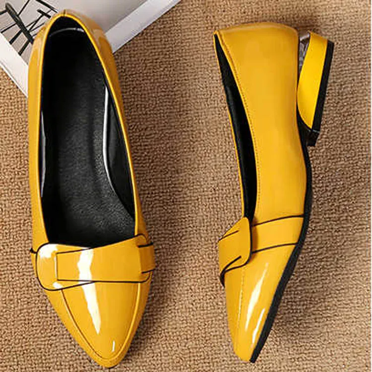 Женская Удобная офисная обувь на низком не сужающемся книзу массивном каблуке