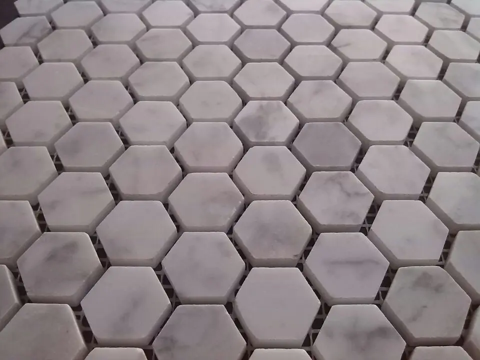 Полированная Шестигранная белая мраморная мозаика из каррармы для кухни