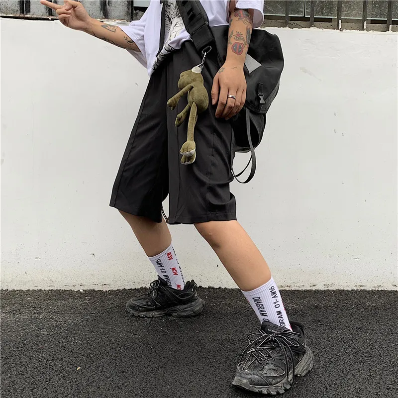 Пара летняя Корейская версия Ins Harajuku ретро Складки шорты Свободные Пять Универсальный праздничные "плюс сайз" Для женщин однотонные шорты
