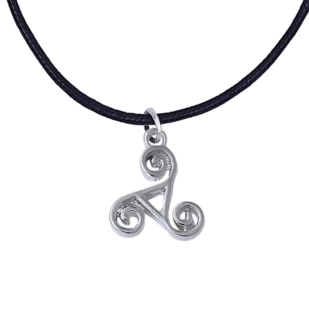 Изысканное металлическое родиевое покрытие 3D Тройная спираль ирландская