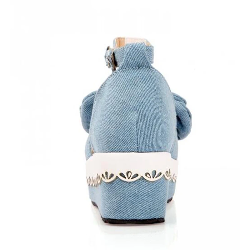 Летние женские босоножки из джинсовой ткани на устойчивой танкетке с бантом