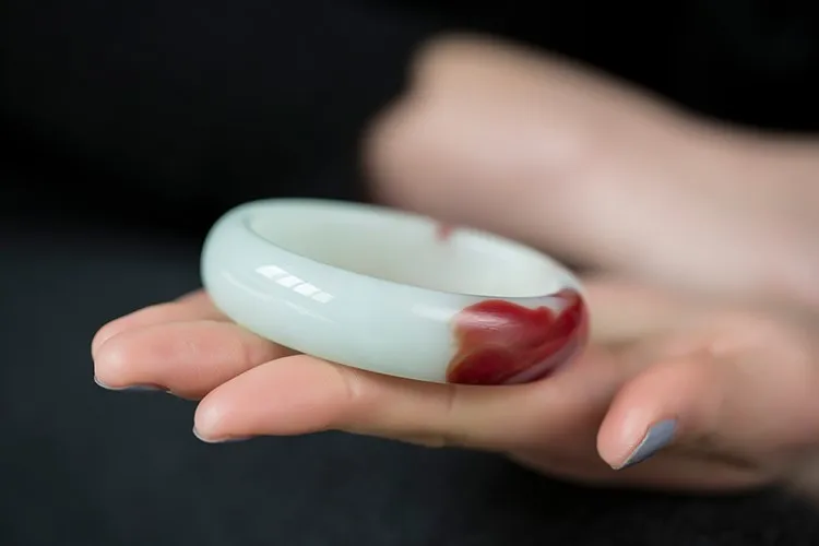 Синьцзян женьшень куриная кровь с ветром и диким камнем браслет женский сертифом