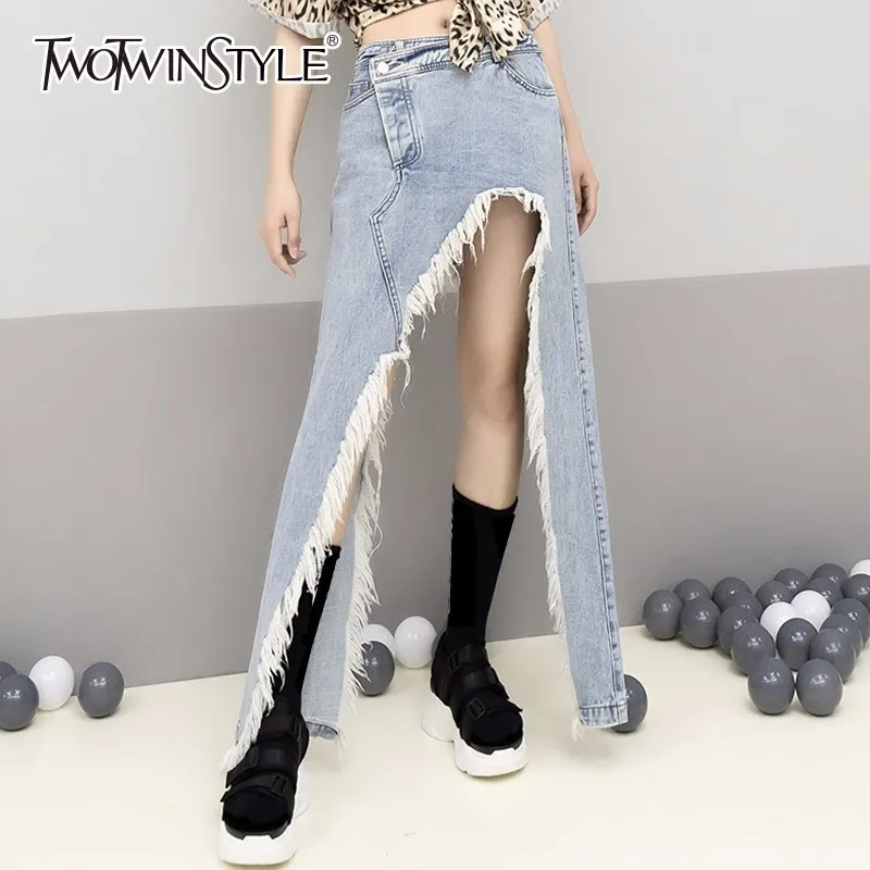 TWOTWINSTYLE джинсовая юбка с бахромой для Для женщин Высокая Талия Разделение большой Размеры нерегулярные юбки женские летние модные пикантные Костюмы
