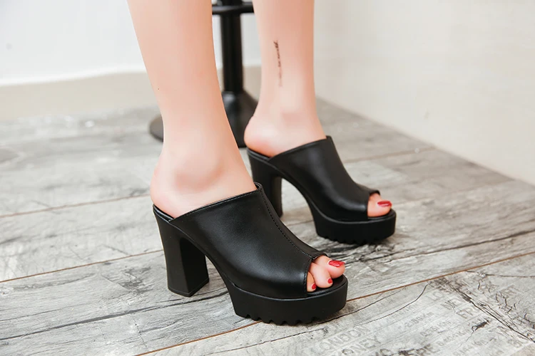 Новинка 2018 года Модные женские босоножки на толстом каблуке Повседневная летняя