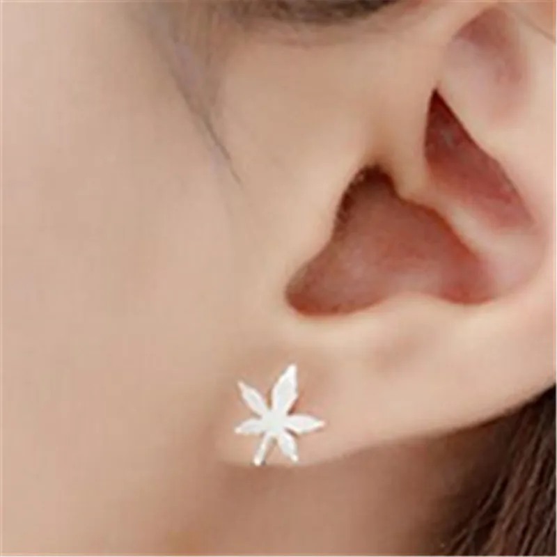 2018 новые изысканные маленькие серьги в виде кленового листа милые транспортные