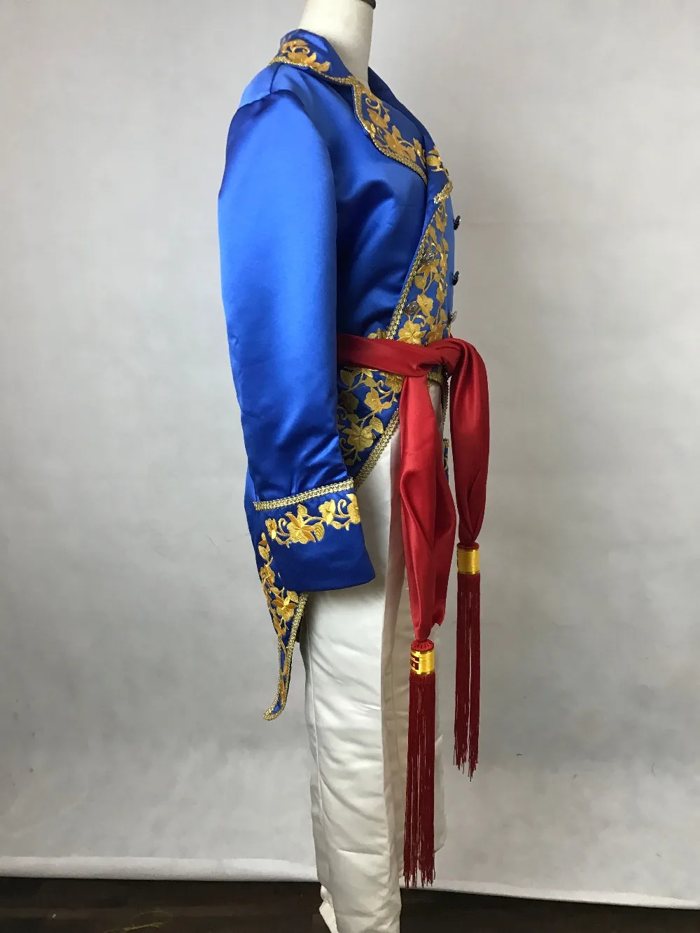 Мужской костюм с вышивкой ошейник плащ средневековая сценическая