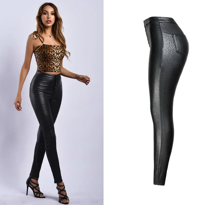 Женские брюки карандаш LOGAMI черные кожаные со змеиным принтом на пуговицах из