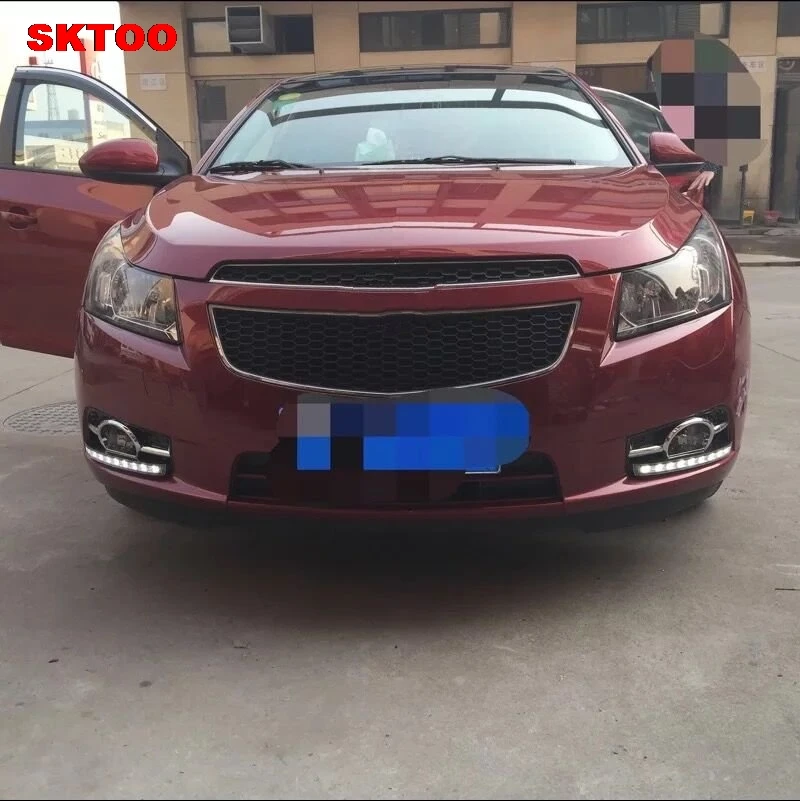 SKTOO для Chevrolet Cruze 2010 2011 2012 2013 с противотуманной лампой выключение и затемнение стиль РЕЛЕ Светодиодный автомобиль DRL дневные ходовые огни