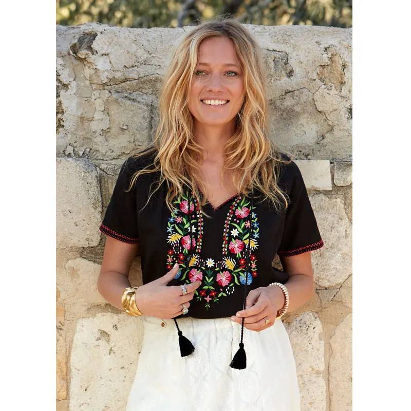 Многоцветная винтажная блузка в национальном стиле с цветочной вышивкой Мехико