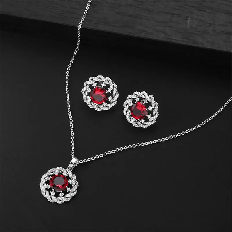 Комплект из колье и серёг гипоаллергенного циркона