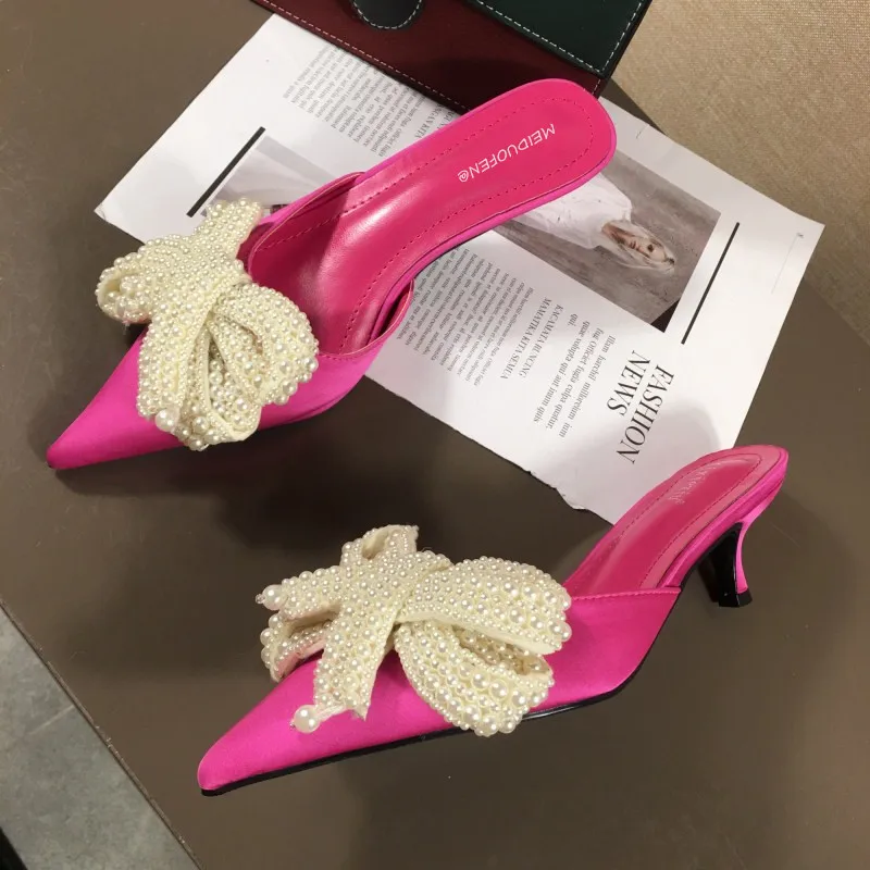Шлепанцы женские босоножки с бантом-бабочкой жемчугом острым носком летние без