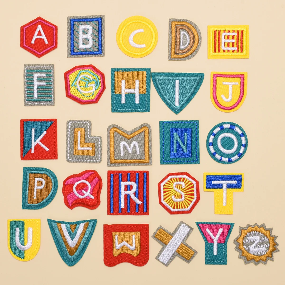 Цветные буквы нашивки Алфавит вышитый Железный На имя патч для детей сумки шляпа