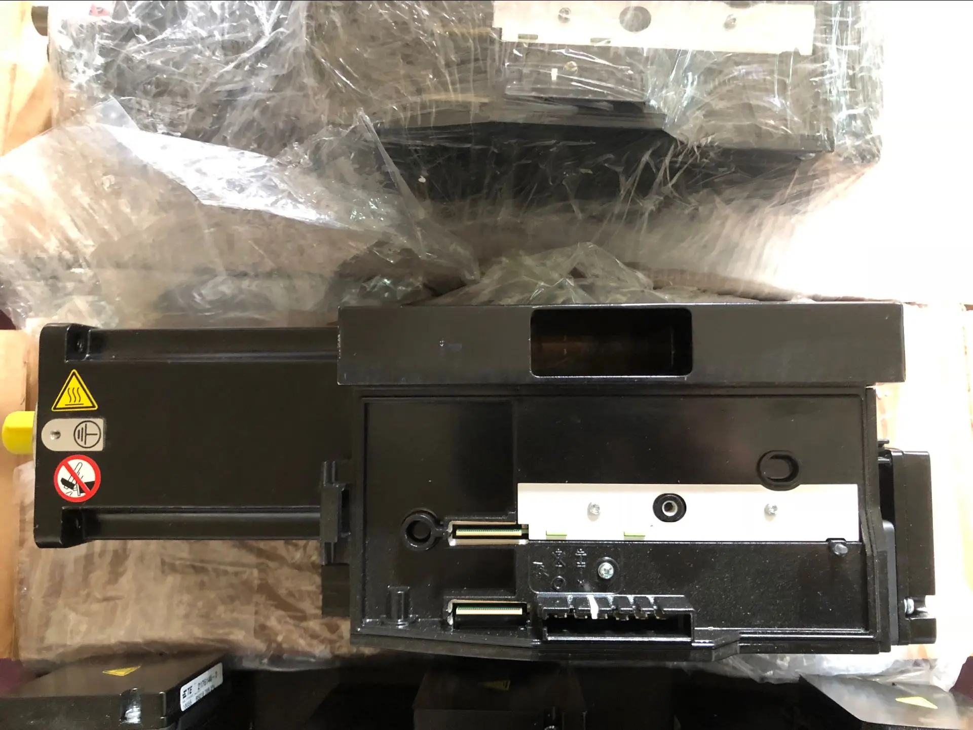 Серводвигатель Schneider Electric BMI1003P07F используемый в хорошем состоянии - купить по