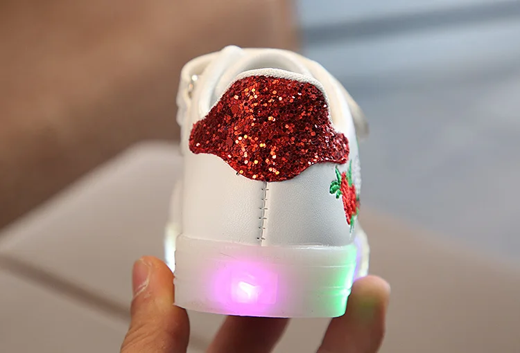 Новое поступление детская led обувь для мальчиков девочек Schoenen дети обувь Enfant светящиеся кроссовки с светильник подошва