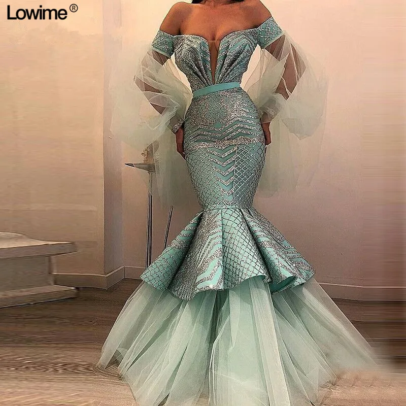 Женское блестящее платье с открытыми плечами модель 2019 приблизительно в