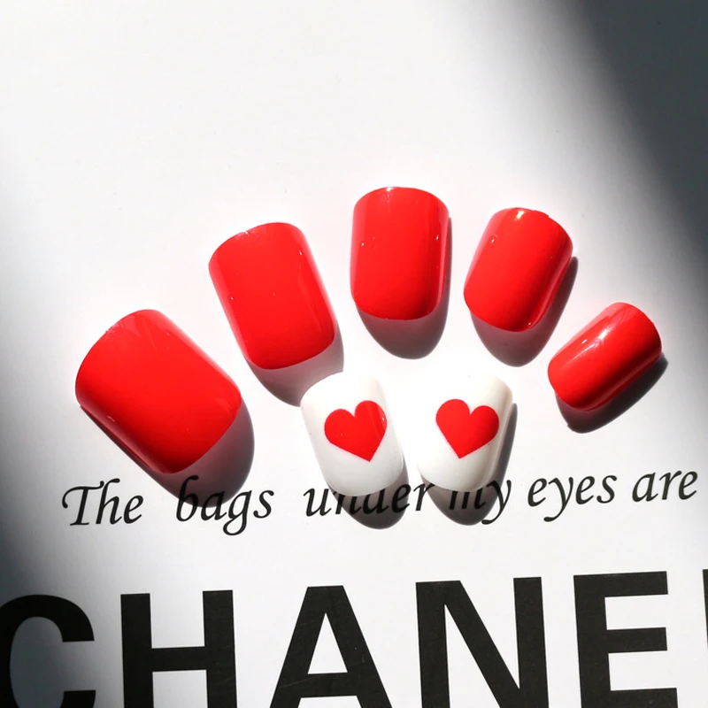 Накладные ногти с красным сердечком 24 насадки Короткие накладные полным