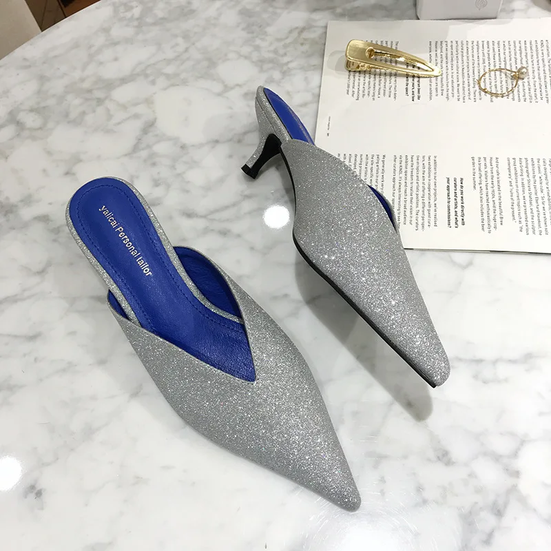Серебристые туфли без задника с острым носком женские пикантные летние тапочки