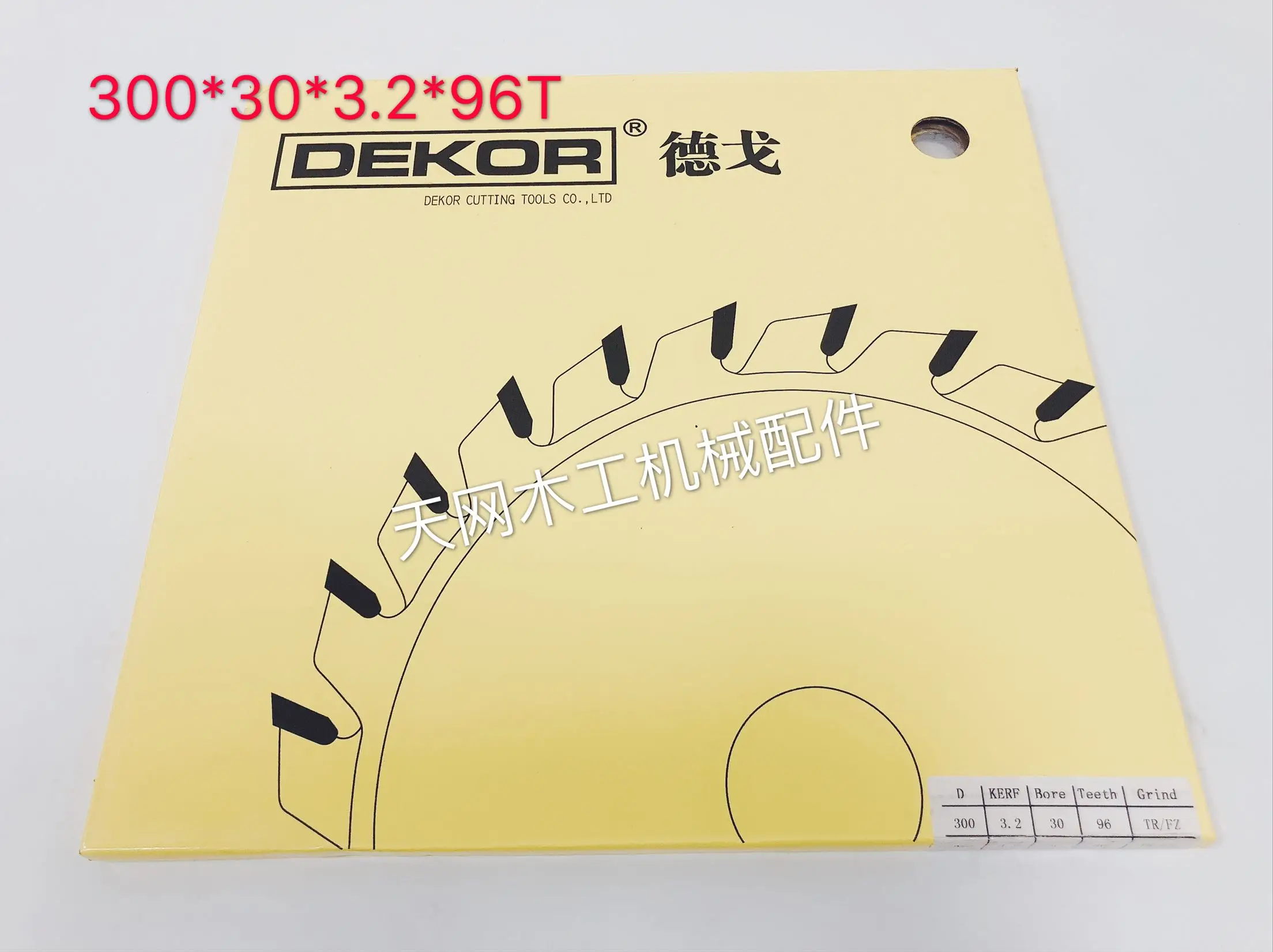 

Tak GE brand Precision sawing platform saw alloy saw blade 300*30*3.2*96t woodworking cutting plate saw blade