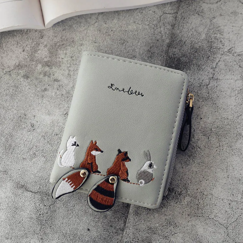 Серый Женские кошельки, модные мини-кошельки из искусственной кожи на застежке-молнии, держатель для карт, Женский кошелек с милой мультяшной вышивкой, короткий кошелек Carteras - Цвет: Серый