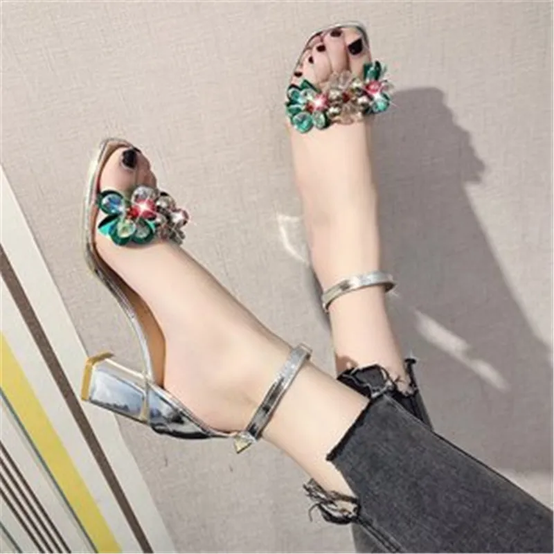Женские сандалии со стразами и цветами Летние удобные на высоком каблуке