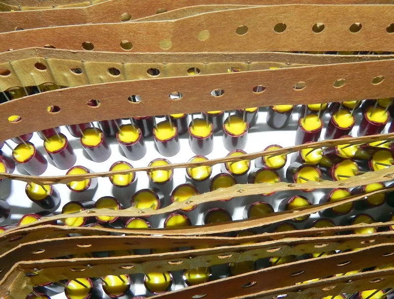 

Original new 100% EK series 25V 47UF 47uF/25V electrolytic capacitor red bakelite shell (Inductor)