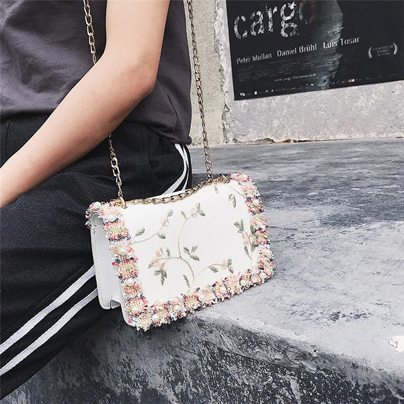 Женская сумка через плечо Bolsa маленькая стеганая с цепочкой и жемчужным