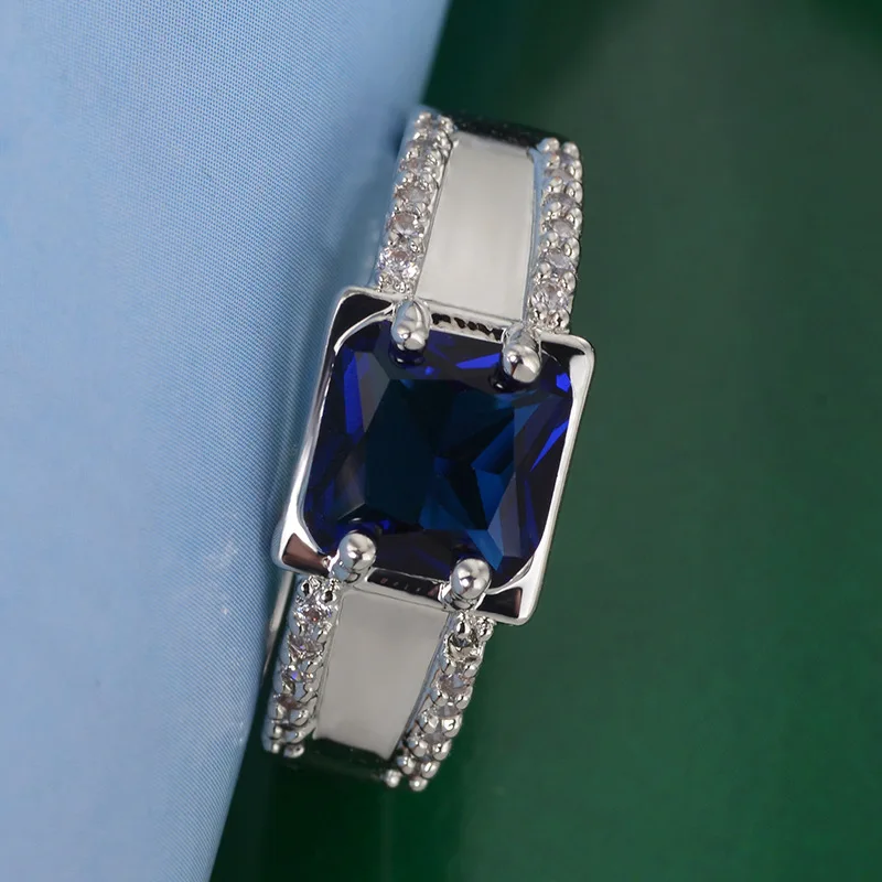 Женские посеребренные кольца с блестящими кристаллами | Кольца