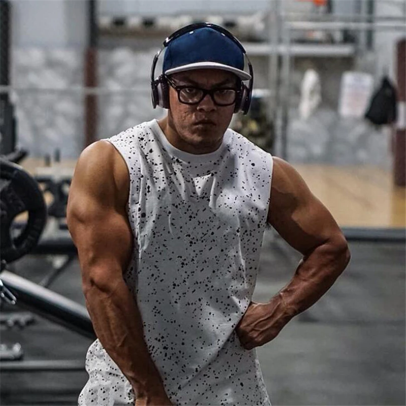 New Fashion Cotton Cut Off Sleeveless Shirts Bodybuilding Stringer Tank Top Men Fitness Mens Singlet Workout Gym Clothing Vest