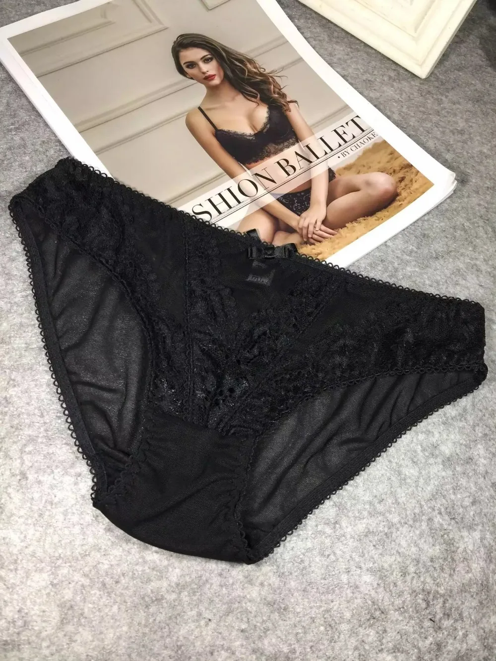 Соблазнительный модный кружевной комплект с бюстгальтером тонкой чашечкой и