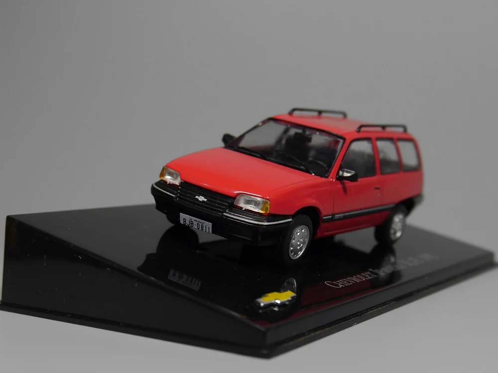 I XO 1:43 Chevrolet Ipanema SL/E 1992 бутиковый автомобиль из сплава игрушки для детей Детские