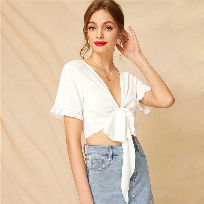 SHEIN Узелок спереди оборка манжеты укороченная блузка белая сексуальная глубокий v-образный вырез женские топы и блузка летние Однотонные блузки с коротким рукавом
