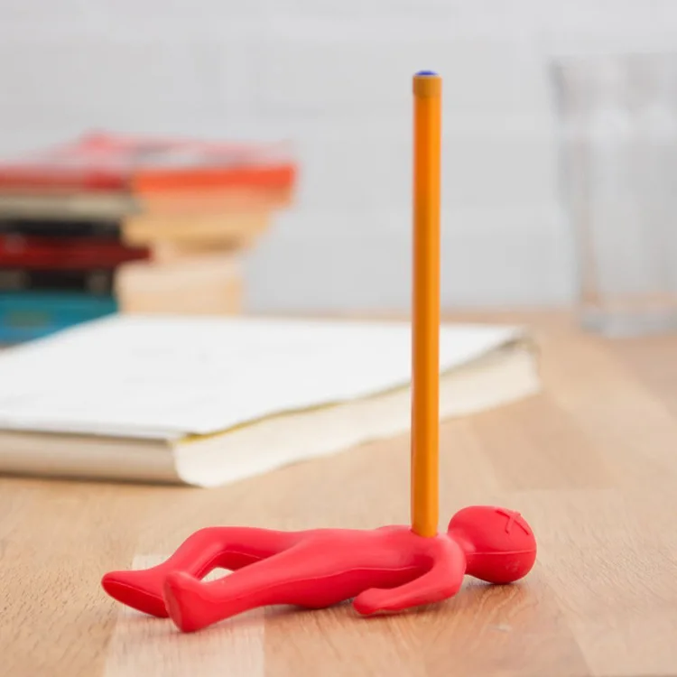 a pen holder Красный маленький человек ручка держатель Забавный Интересный Подарок креативная Новинка Канцелярские принадлежности для дома и офиса ручка для хранения - Цвет: a pen holder