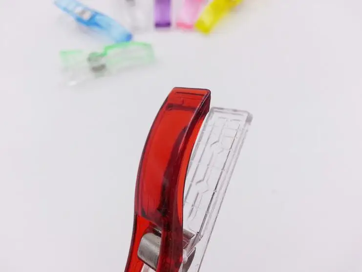 Регулируемые разноцветные красные пластиковые зажимы из ПВХ 5 6*1 2 см для