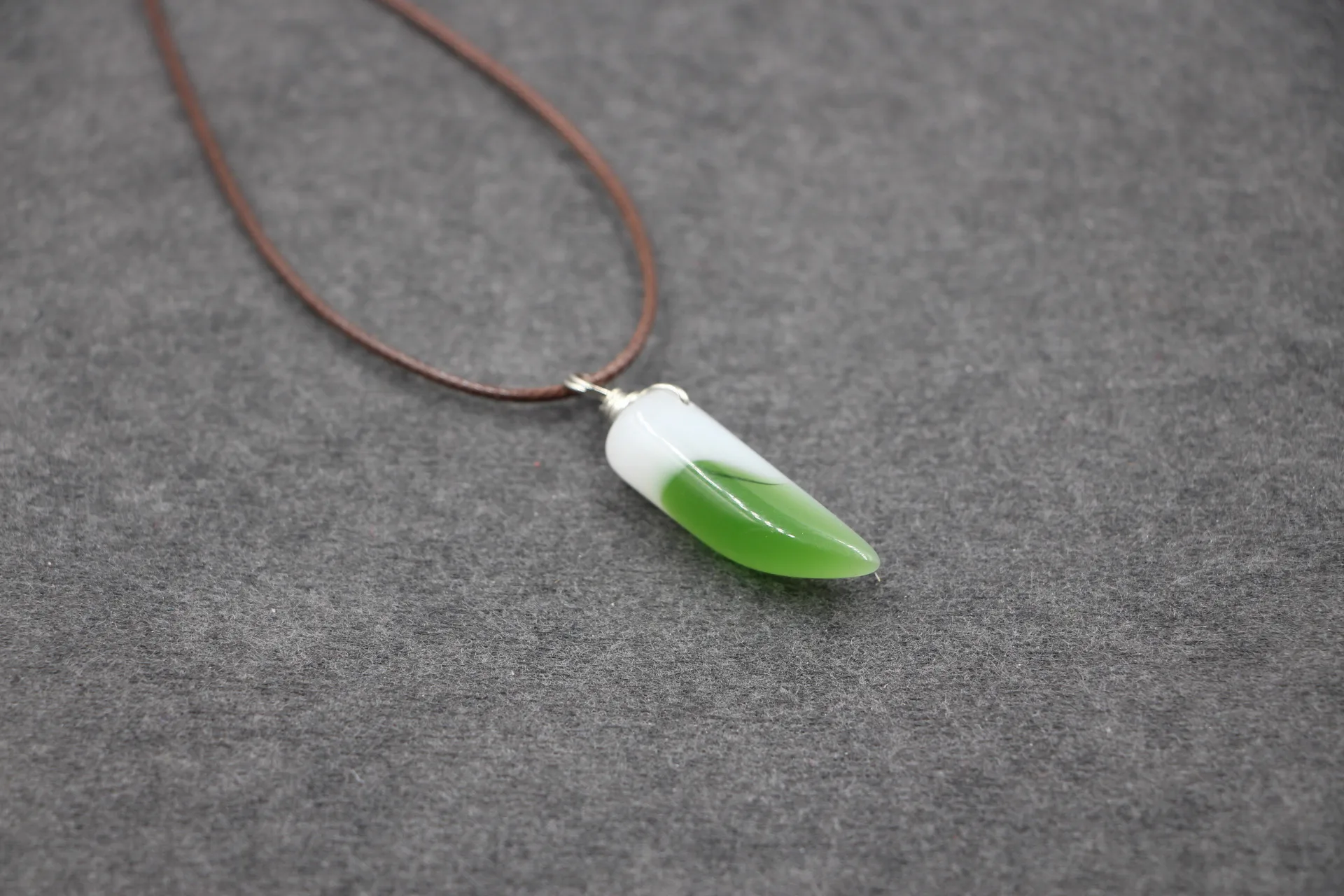 Разноцветный кристалл кулон волчий зуб кожаная веревка колье модные ювелирные