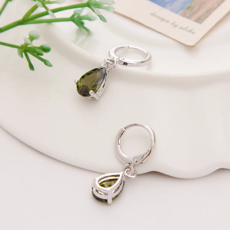 Женские серьги-подвески серебряного цвета с фианитами | Украшения и аксессуары