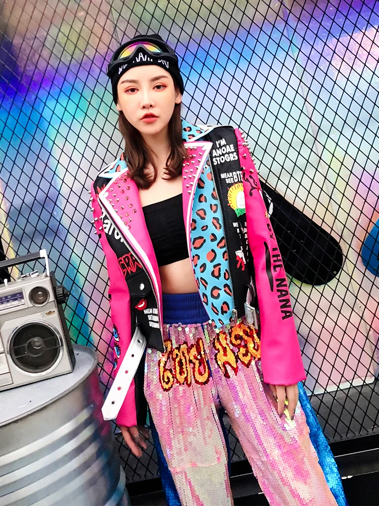 Женская кожаная куртка в стиле панк модная укороченная с поясом разноцветная