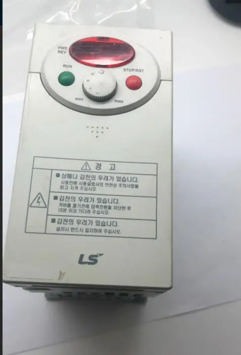

Южная Корея/LS 0,75 кВт инвертор SV008IC5-1 220 В был тестовая упаковка хорошая!