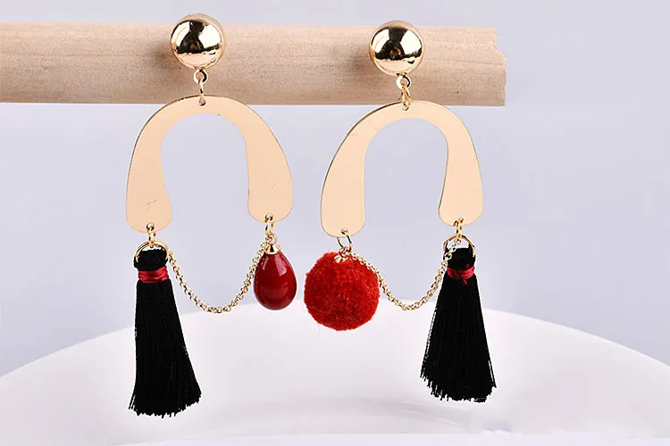 Минималистичная геометрическая форма из латуни для защиты окружающей среды Three U