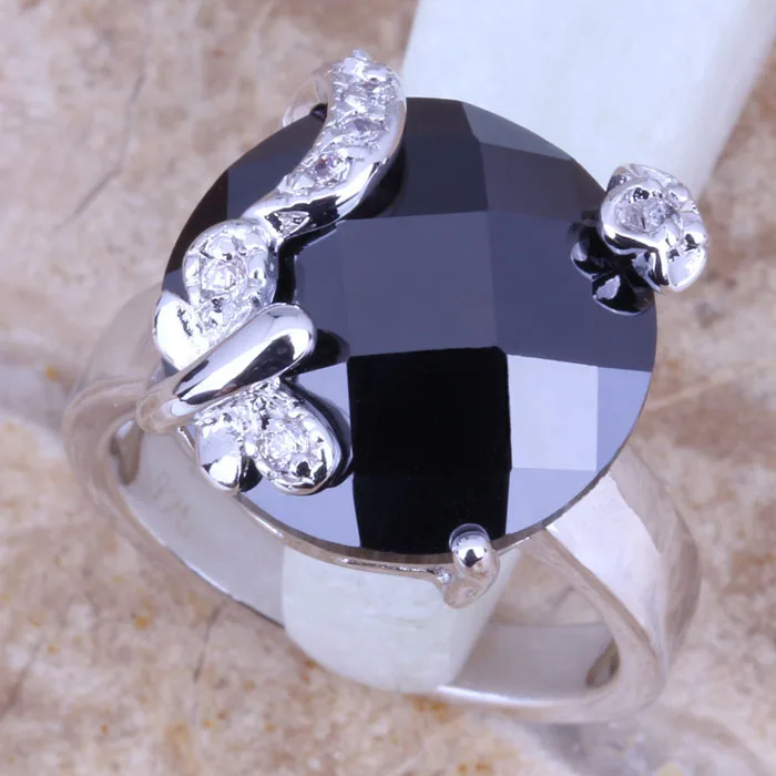 Женское серебряное кольцо с бабочкой светящееся черным кубическим цирконием