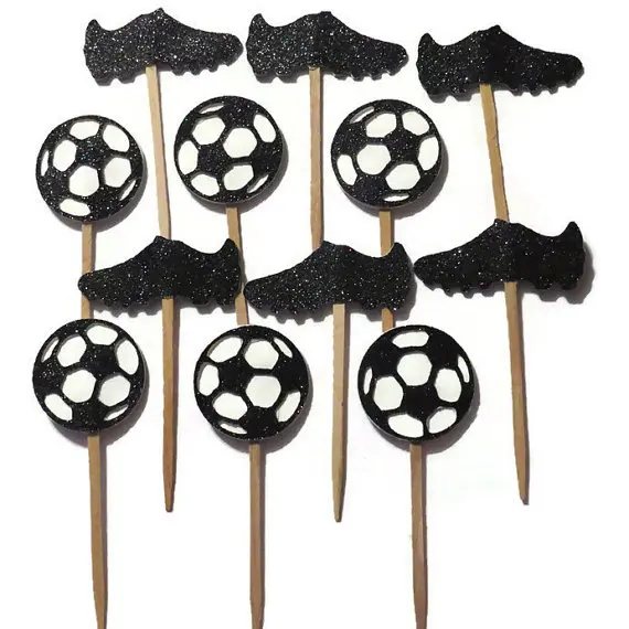 Блестящие футбольные мячи бутсы спортивные костюмы для мальчиков на день